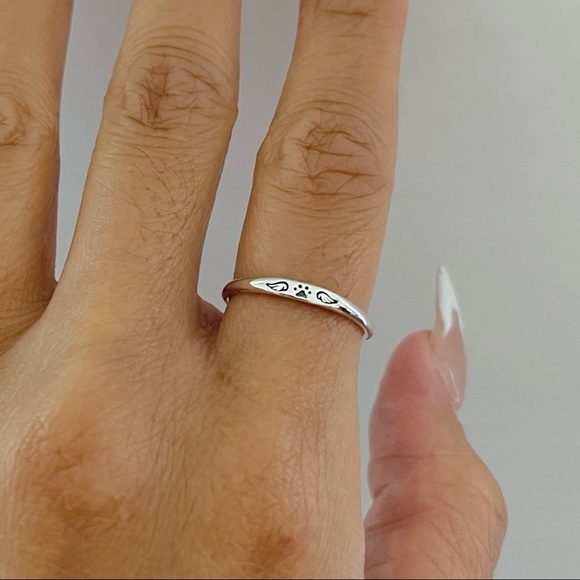 Sterling silver dainty paw with angel wings band ring, paw print ring, wings - Picture 3 of 9